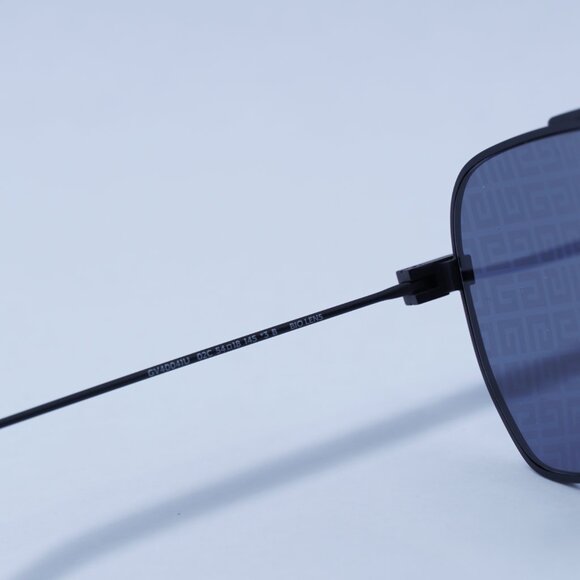 🕶️ New Givenchy GV40041U 02C Sunglasses - Matte Black Frame - Picture 9 of 11